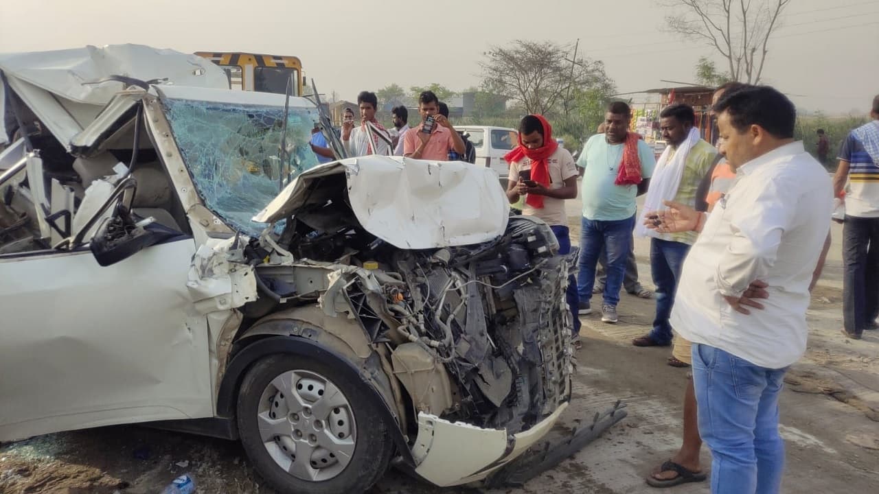 बिहार के औरंगाबाद में ट्रक-कार की भीषण टक्कर में यूपी निवासी चालक की मौत, तीन जख्मी