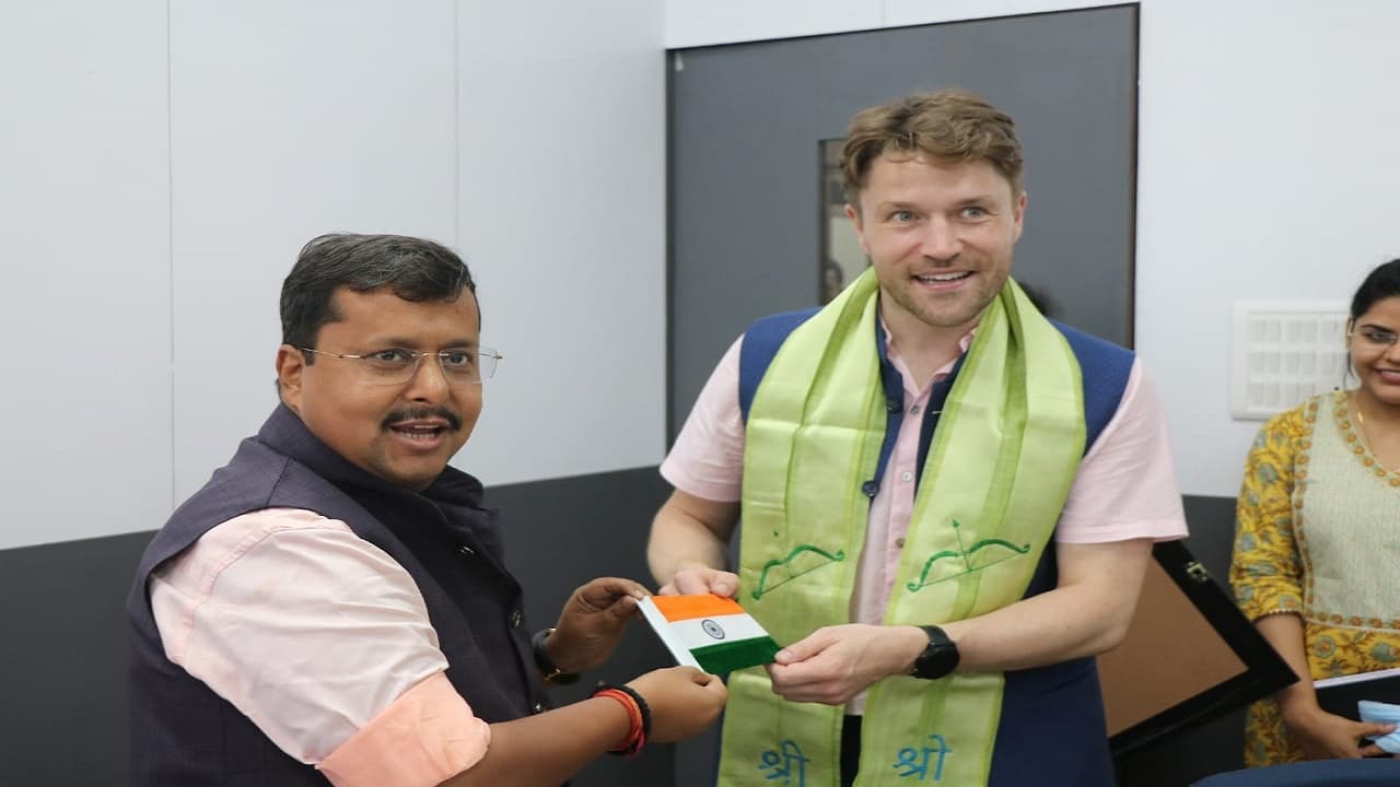 आस्ट्रेलिया हाई कमिशन के प्रतिनिधि मंडल ने नितिन नवीन से की मुलाकात, आर्थिक साझेदारी पर हुई चर्चा आस्ट्रेलिया हाई कमिशन के प्रतिनिधि मंडल ने नितिन नवीन से की मुलाकात, आर्थिक साझेदारी पर हुई चर्चा