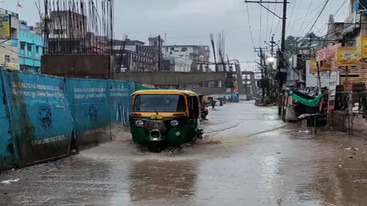 पटना में बारिश के बाद झील बन गयी सड़कें, कई इलाकों में जलजमाव, देखें तस्वीरें