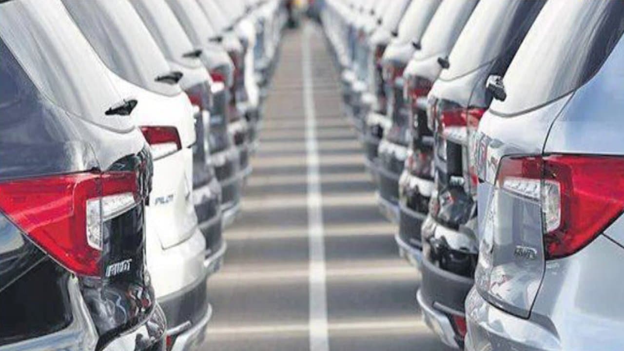 फेस्टिव सीजन के आगाज के साथ ही गाड़ियों की बंपर डिमांड, सितंबर में बिक्री 20 फीसदी बढ़ी