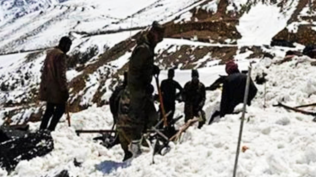 अरुणाचल प्रदेश में भारतीय सेना के 7 जवान शहीद, हिमाचल में बर्फबारी जारी