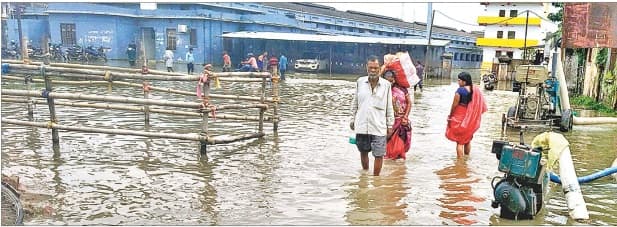 DMCH के OPD और इमरजेंसी में फिर घुसा पानी, बेहाल मरीजों के परिजन