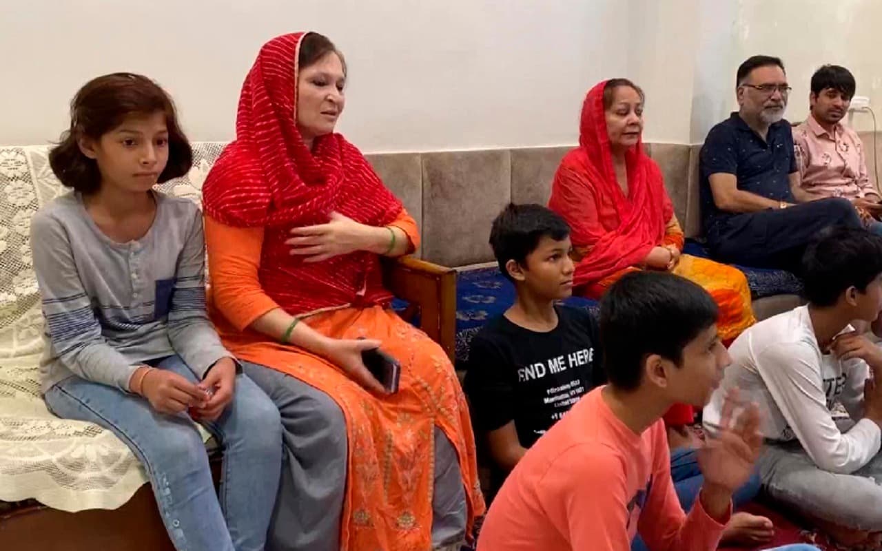 IND vs PAK: आवेश खान के प्लेइंग इलेवन में शामिल होने से मां खुश, घर पर जश्न का माहौल