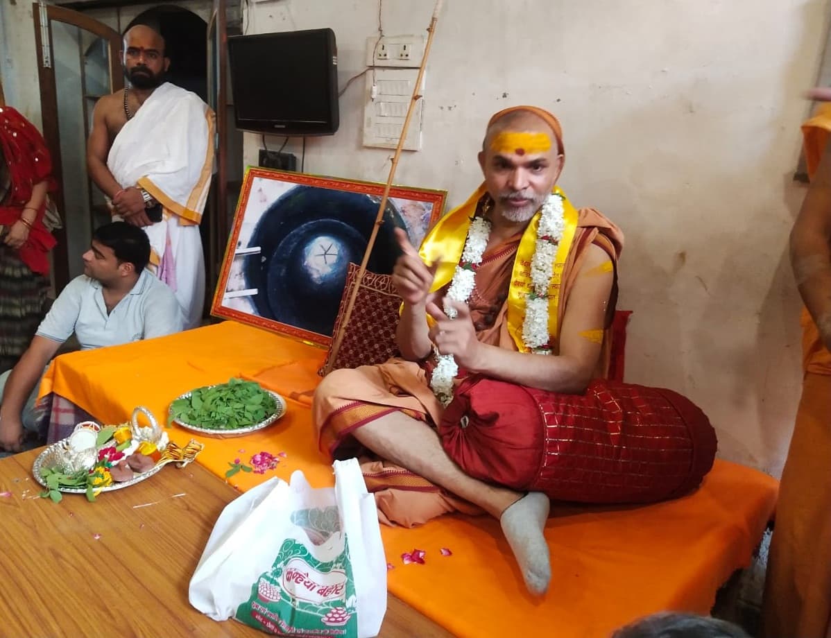 Gyanvapi: अन्न-जल त्याग शिवलिंग की पूजा पर अड़े अविमुक्तेश्वरानंद के वजन में भारी कमी, संत समाज चिंतित