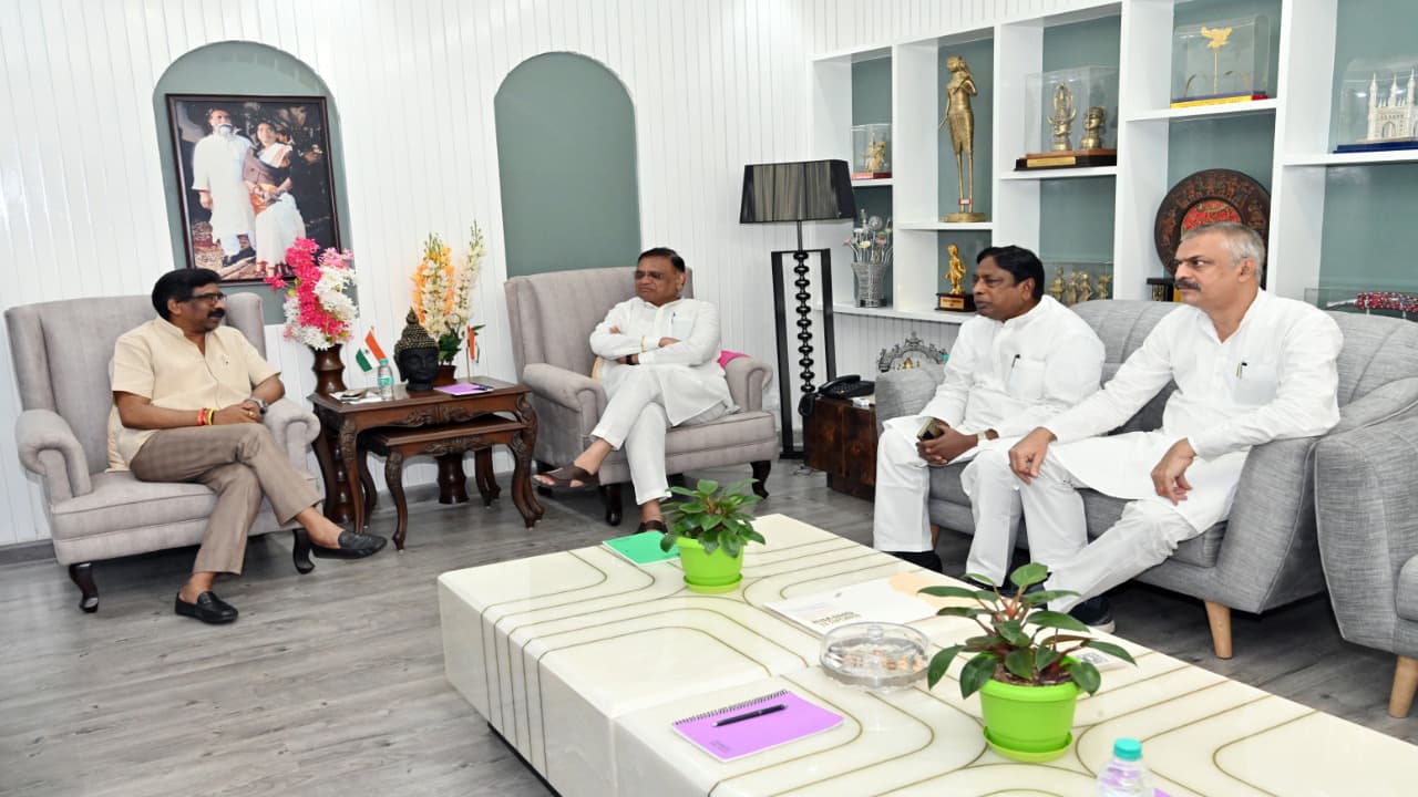 CM हेमंत से कांग्रेस प्रभारी अविनाश पांडेय ने की मुलाकात, राज्यसभा चुनाव समेत अन्य मुद्दों पर हुई चर्चा