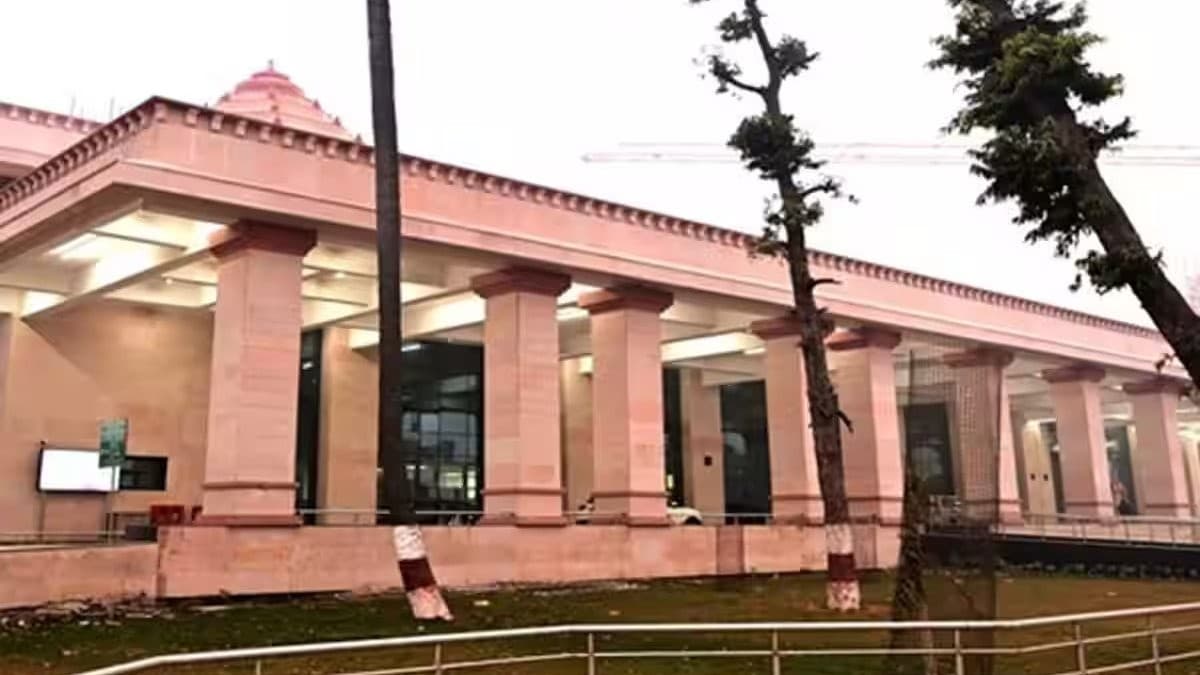 Ayodhya Railway Station: अयोध्या रेलवे स्टेशन की खूबसूरत तस्वीरें हुईं वायरल, जानें क्या है सच्चाई