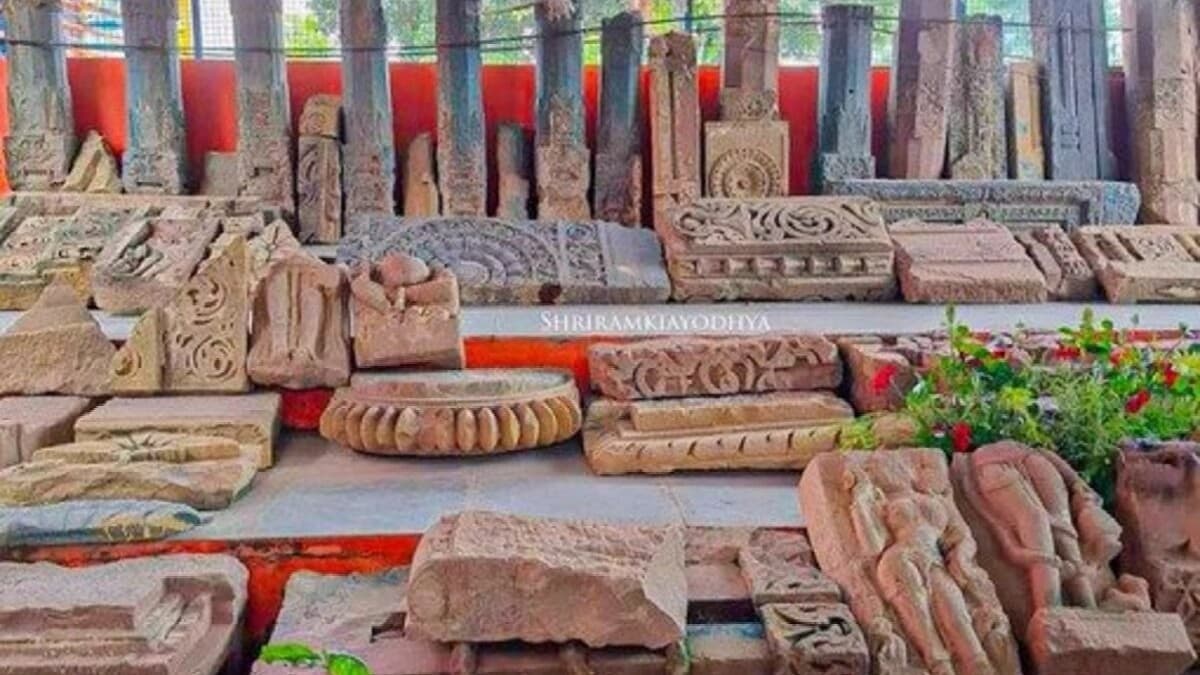अयोध्या: श्रीरामजन्मभूमि पर खुदाई में मिले प्राचीन मंदिर के अवशेष, हनुमानगढ़ी का परिक्रमा मार्ग होगा चौड़ा