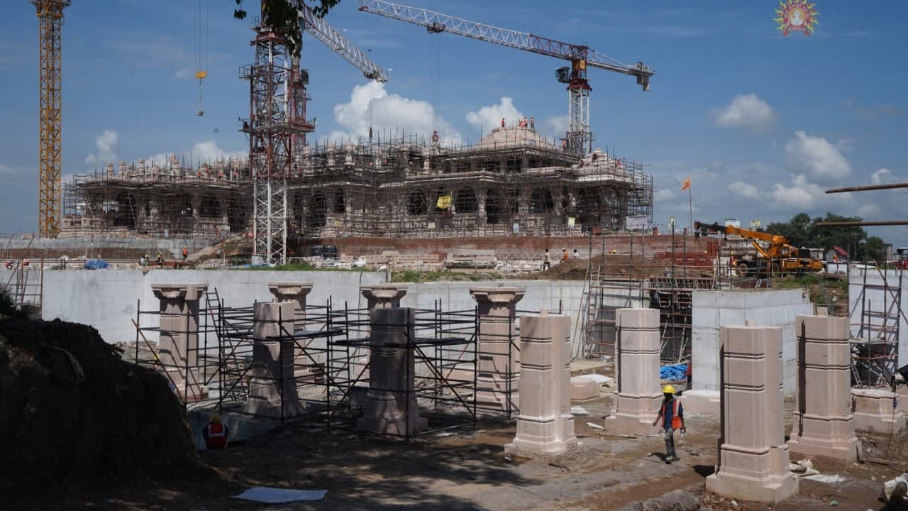 Ayodhya: राम जन्मभूमि को बम से उड़ाने की धमकी, दिल्ली से शख्स ने किया फोन, सुरक्षा अलर्ट, FIR दर्ज...