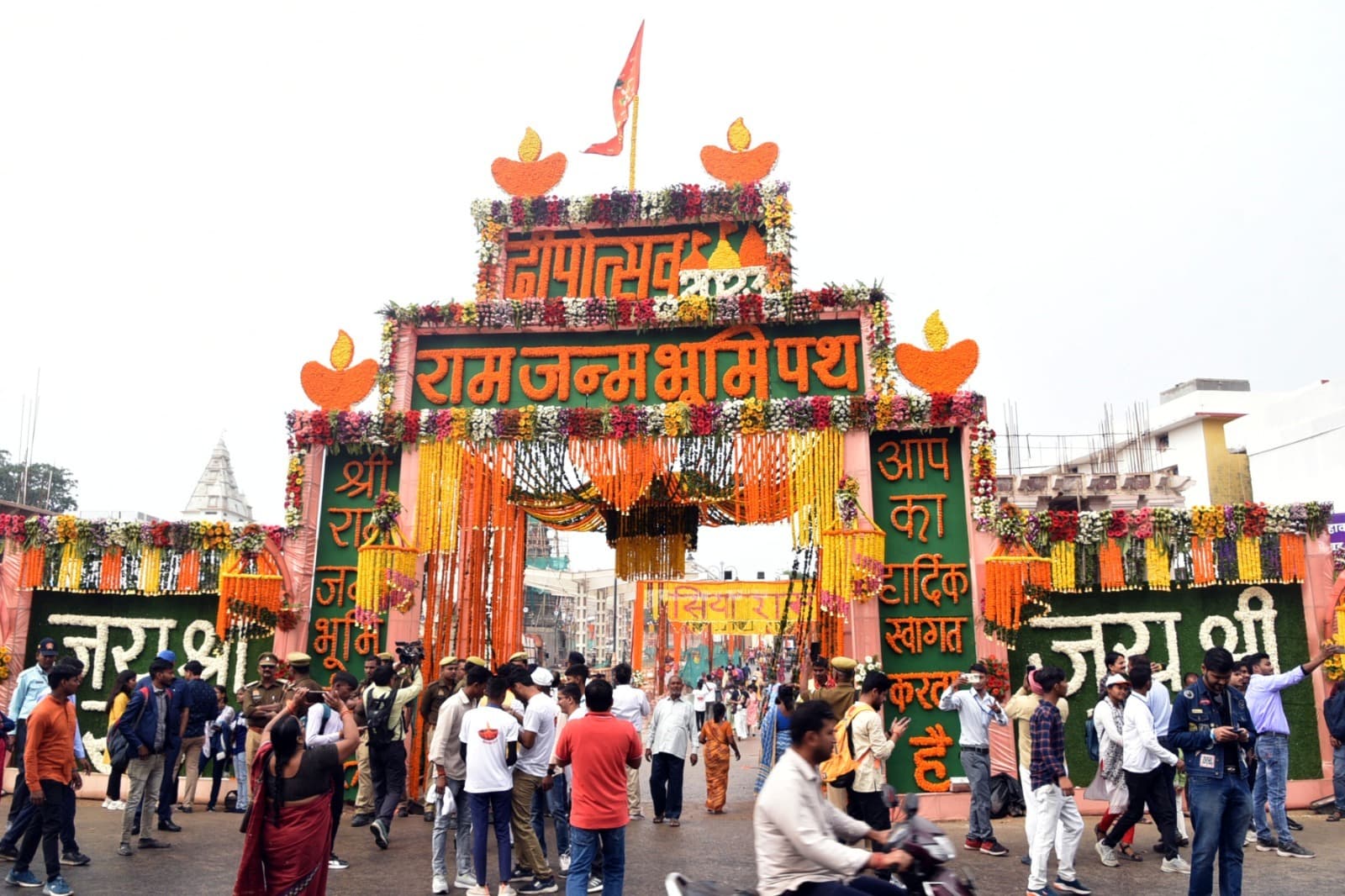 Ayodhya Deepawali 2023: अयोध्या में दीपावली पर निकली श्री राम की अलौकिक शोभा यात्रा, देखें फोटो