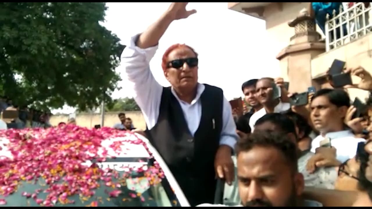 Azam Khan: रामपुर लौटकर आजम खान बोले, हम आपके सामने जिंदा खड़े हैं यह चमत्कार है