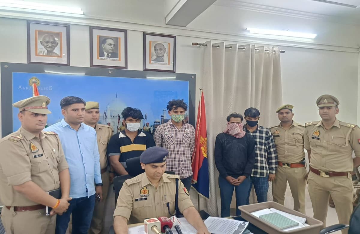 राजधानी रांची में पाइपलाइन बिछाने के लिए सड़कें खोद कर छोड़ दी, अब परेशान हो रहे हैं लोग