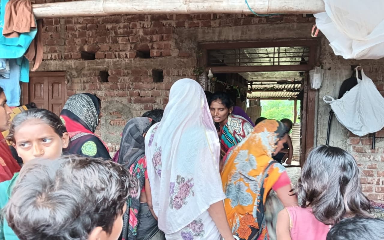 गिरिडीह में बिजली तार की चपेट में आने से सात मवेशियों की मौत, तीन महिलाएं झुलसी, स्थिति गंभीर