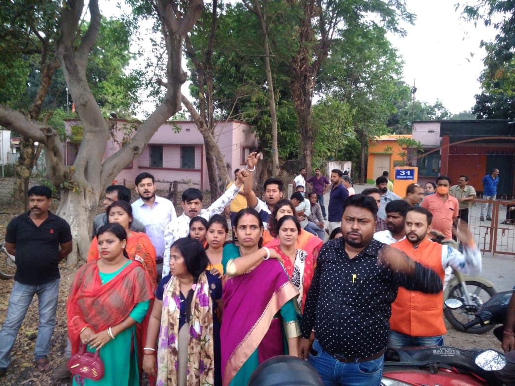 Bengal Chunav 2021: दुर्गापुर पूर्व से दीप्तांशु चौधरी को प्रत्याशी बनाए जानें का विरोध, पुराने भाजपाइयों ने किया प्रदर्शन