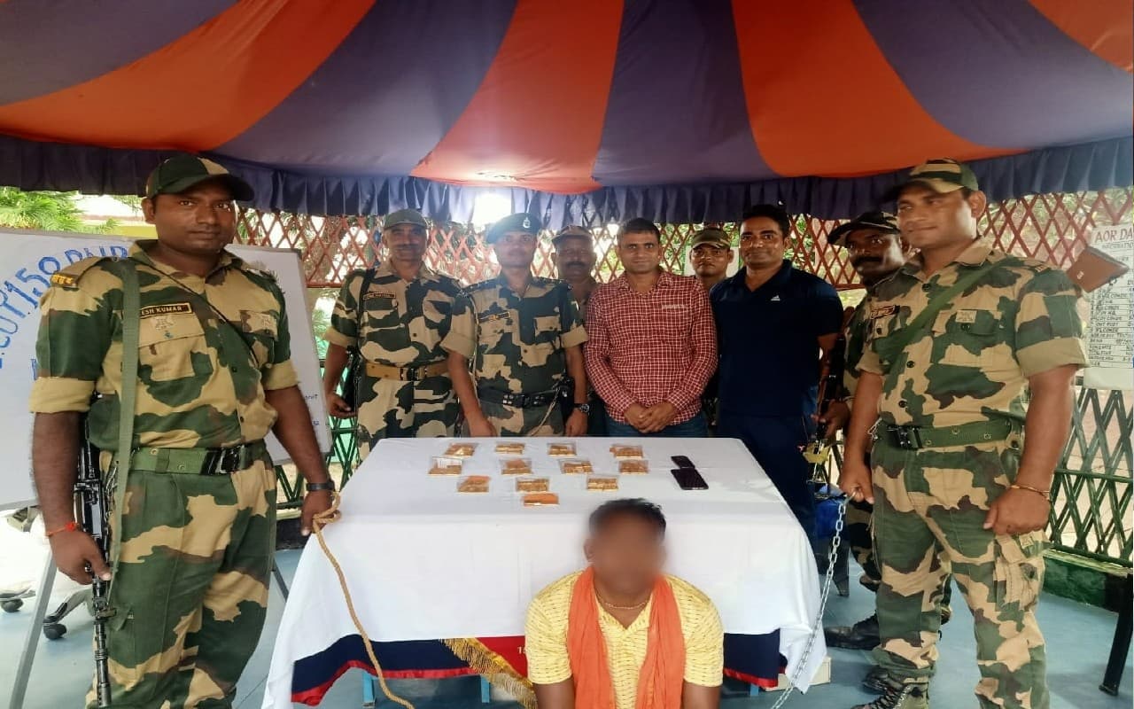 West Bengal : 3 करोड़ से अधिक के सोने के की बिस्किट के साथ बीएसएफ ने एक तस्कर को किया गिरफ्तार