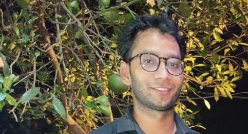 पिता की मौत के बावजूद झोंपड़ी के लाल विशाल ने बनाये रखा हौसला, यूपीएससी में पाया 484 रैंक