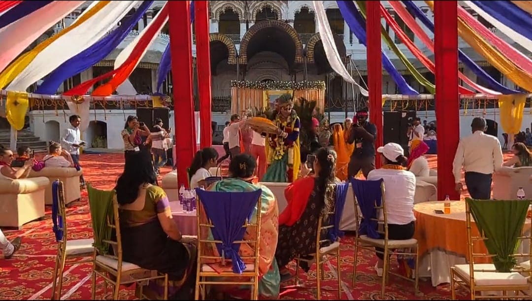 होली पर बिहार के इस महल में हुआ शाही आयोजन, 60 देशों से पहुंचे विदेशी मेहमान