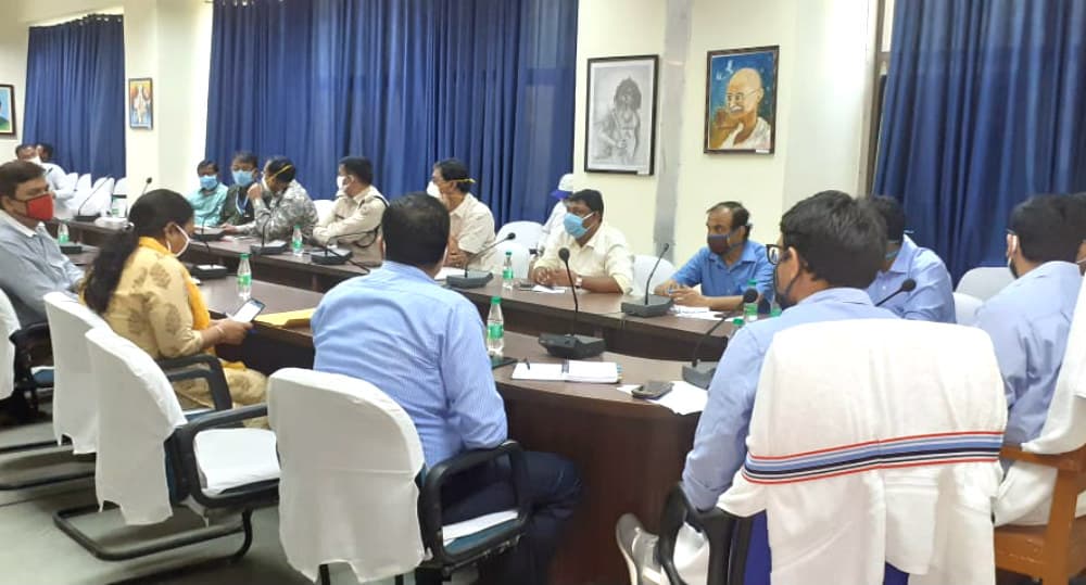 कोविड-19 को लेकर रांची डीसी ने की बैठक, हिंदपीढ़ी में नये मजिस्ट्रेट तैनात, कंटेनमेंट जोन में कोई भी पास वैध नहीं