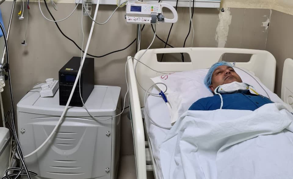 मछली खाने के दौरान डॉक्टर के गले में फंसा कांटा, बड़ी मुश्किल से मिली राहत