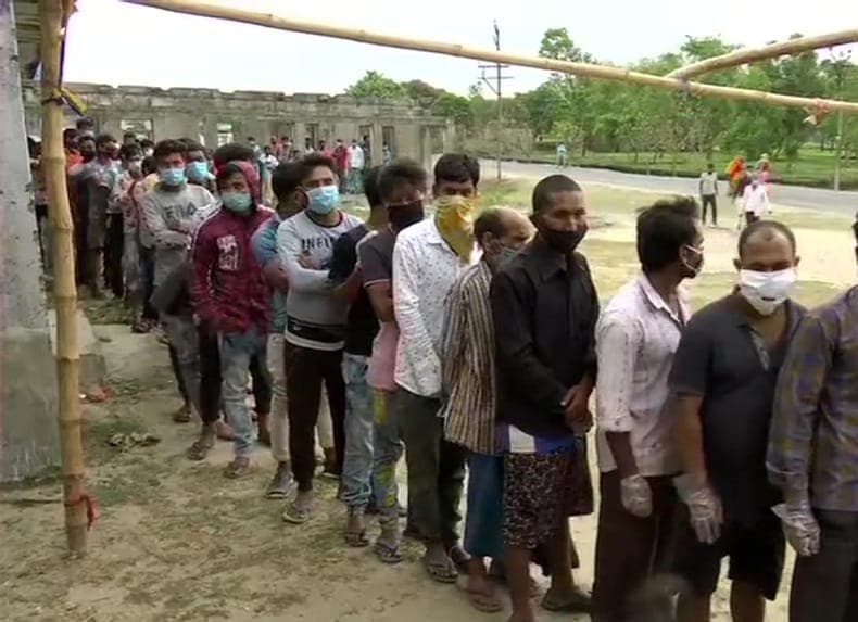 छठे चरण की वोटिंग के बीच कांचरापाड़ा में बीजेपी कार्यकर्ता का सिर फोड़ा, TMC पर आरोप