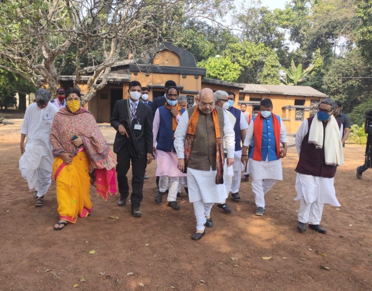 Bengal Chunav 2021 : अमित शाह और कैलाश विजयवर्गीय बाहरी, बूथ पर कर सकते हैं घुसपैठ- टीएमसी नेता मदन मित्रा का विवादित बयान