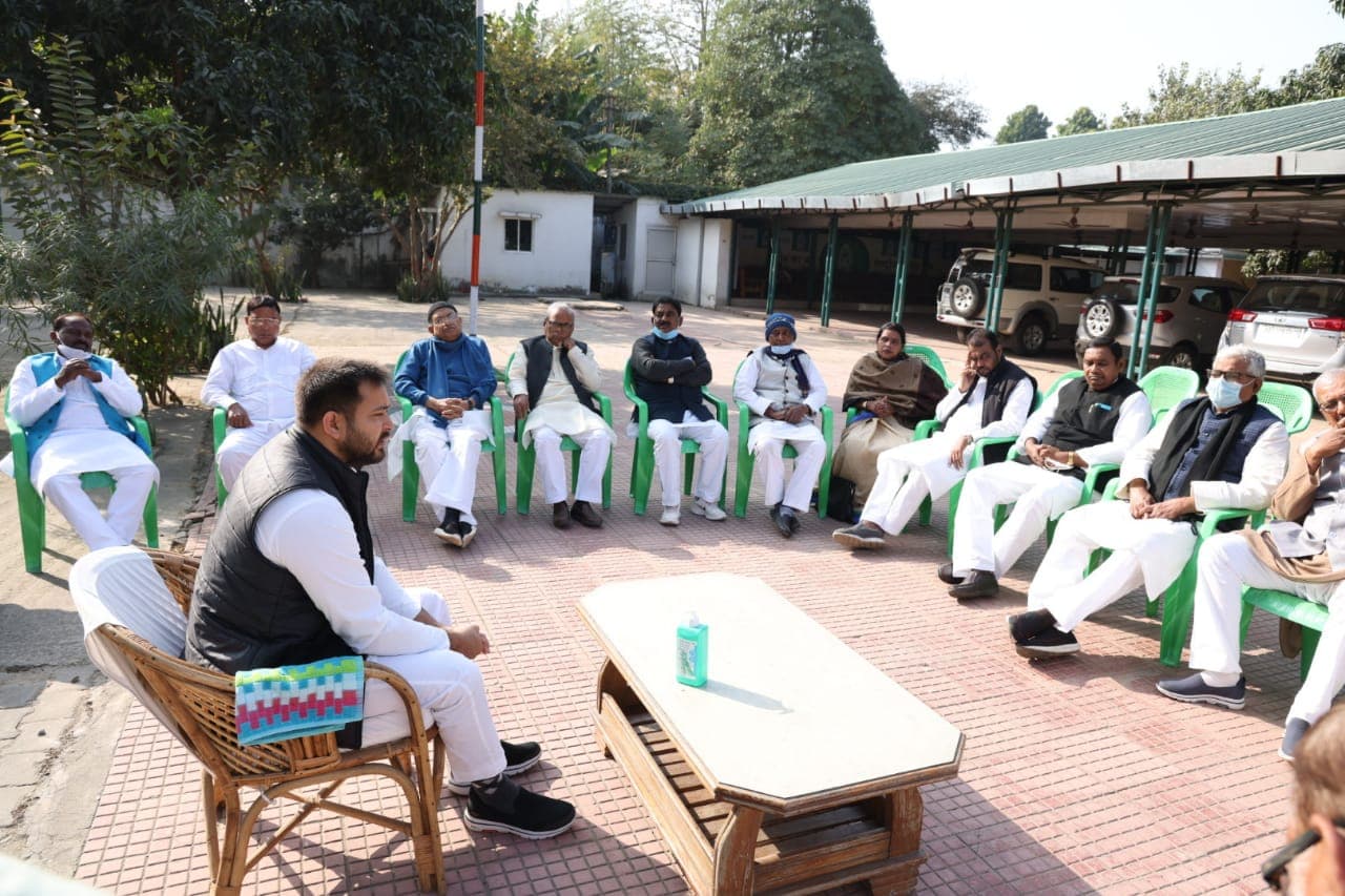Bihar Politics: खरमास खत्म होने से पहले एक्शन मोड में तेजस्वी यादव, RJD नेताओं के साथ बैठक कर बनाया ये प्लान
