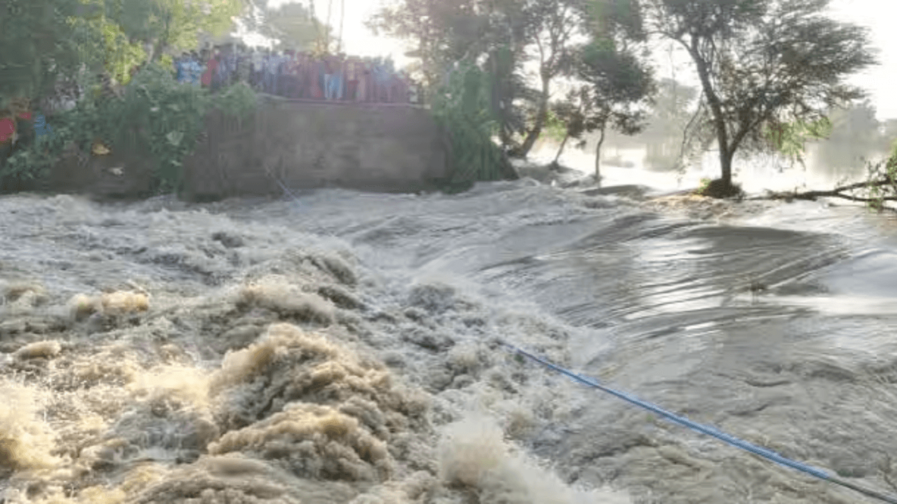 नेपाल में भारी बारिश बिहार के लिए बनी आफत, कई नदियों में आया उफान, कटाव से 60 से ज्यादा गांवों में दहशत