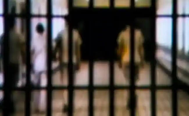 दिल्ली के सुधार गृह से 11 किशोर फरार, भागते समय सुरक्षा प्रभारी पर किया हमला