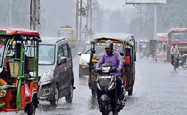 बिहार के कई हिस्सों में हुई बारिश, जानिए अगले तीन दिनों के मौसम का मिजाज...