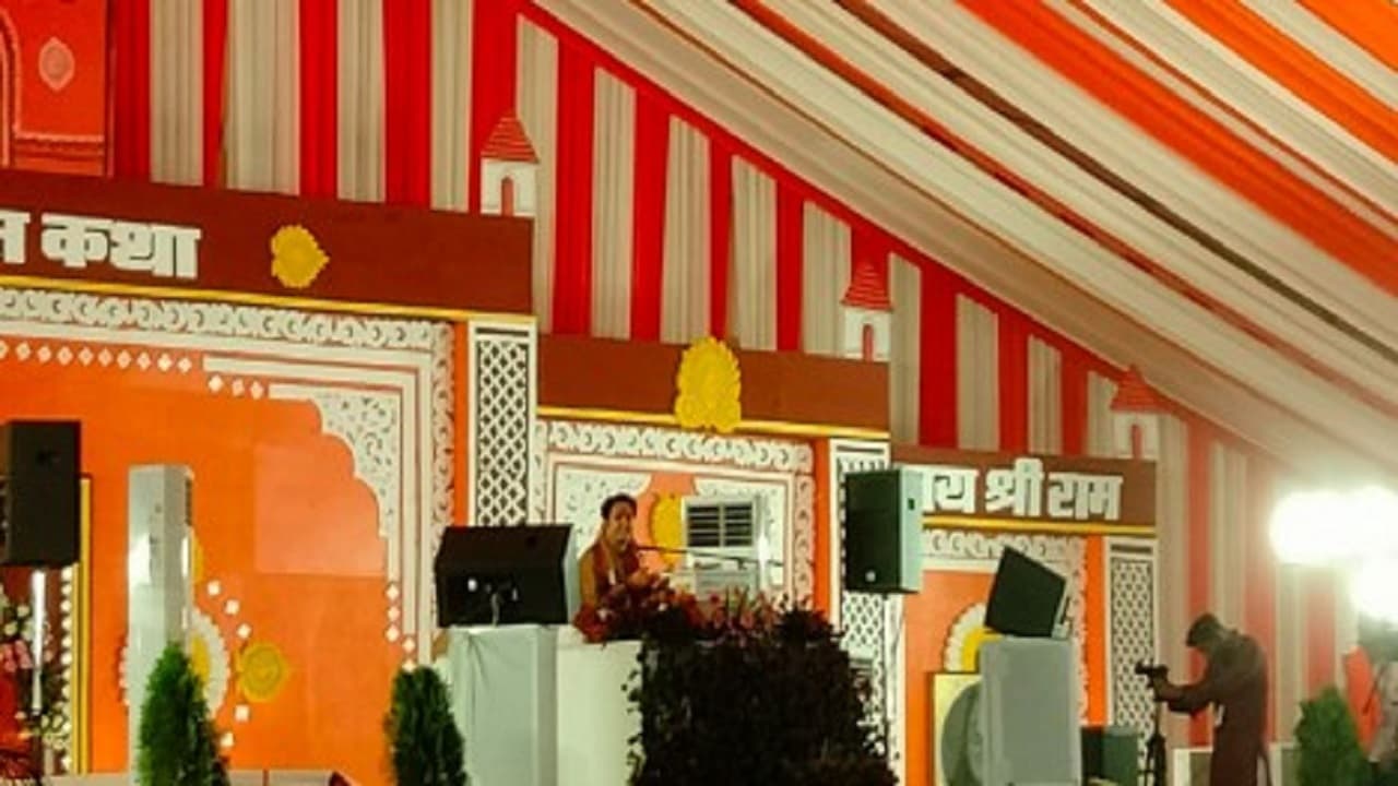 बिहार में बागेश्वर बाबा ने हिंदुओं को संगठित होने के लिए कहा... बोलें- बाहरी हमला होने पर बनें मुट्ठी