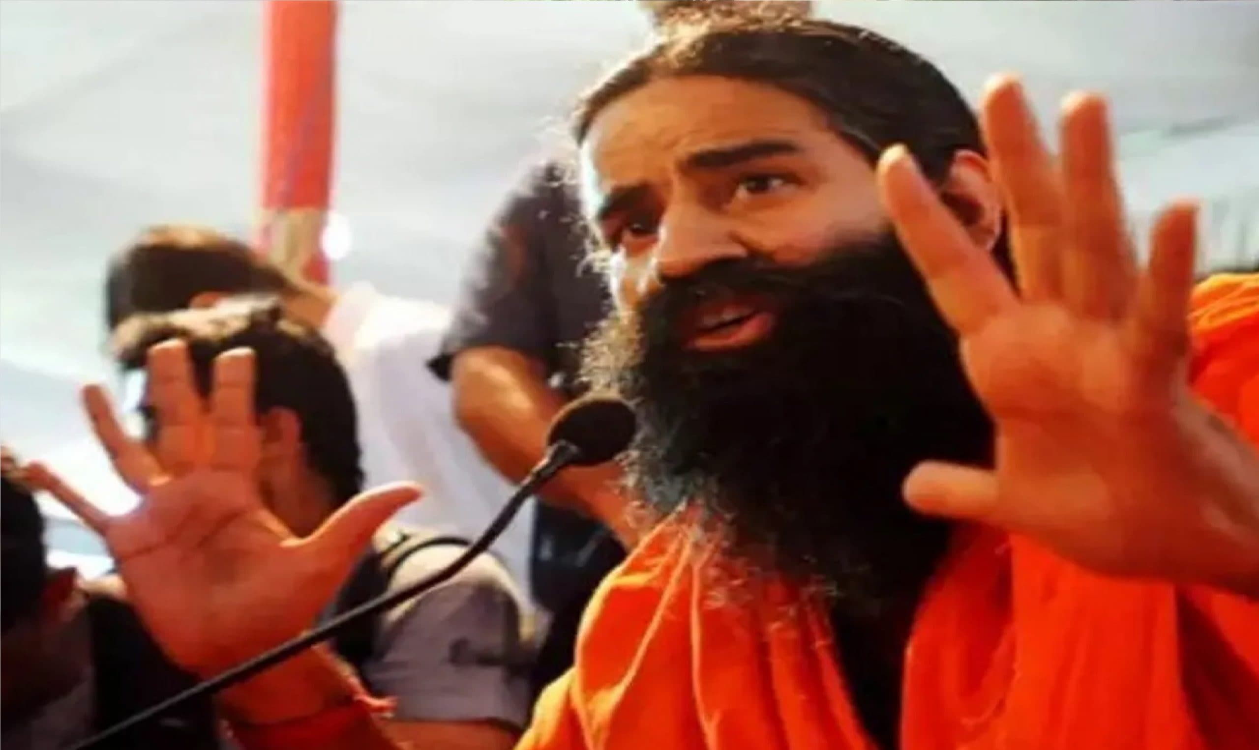 Baba Ramdev का वीडियो सोशल मीडिया पर वायरल, जानिए क्यों हो रहा बवाल