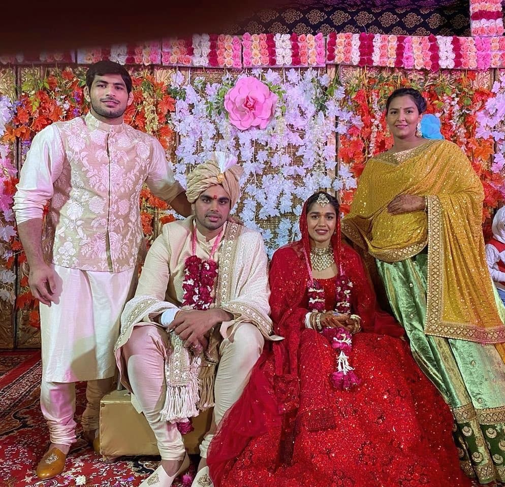 प्रियंका चोपड़ा जैसा लहंगा पहनकर दुल्हन बनी थी बबीता फोगाट, वीडियो हो रहा है वायरल