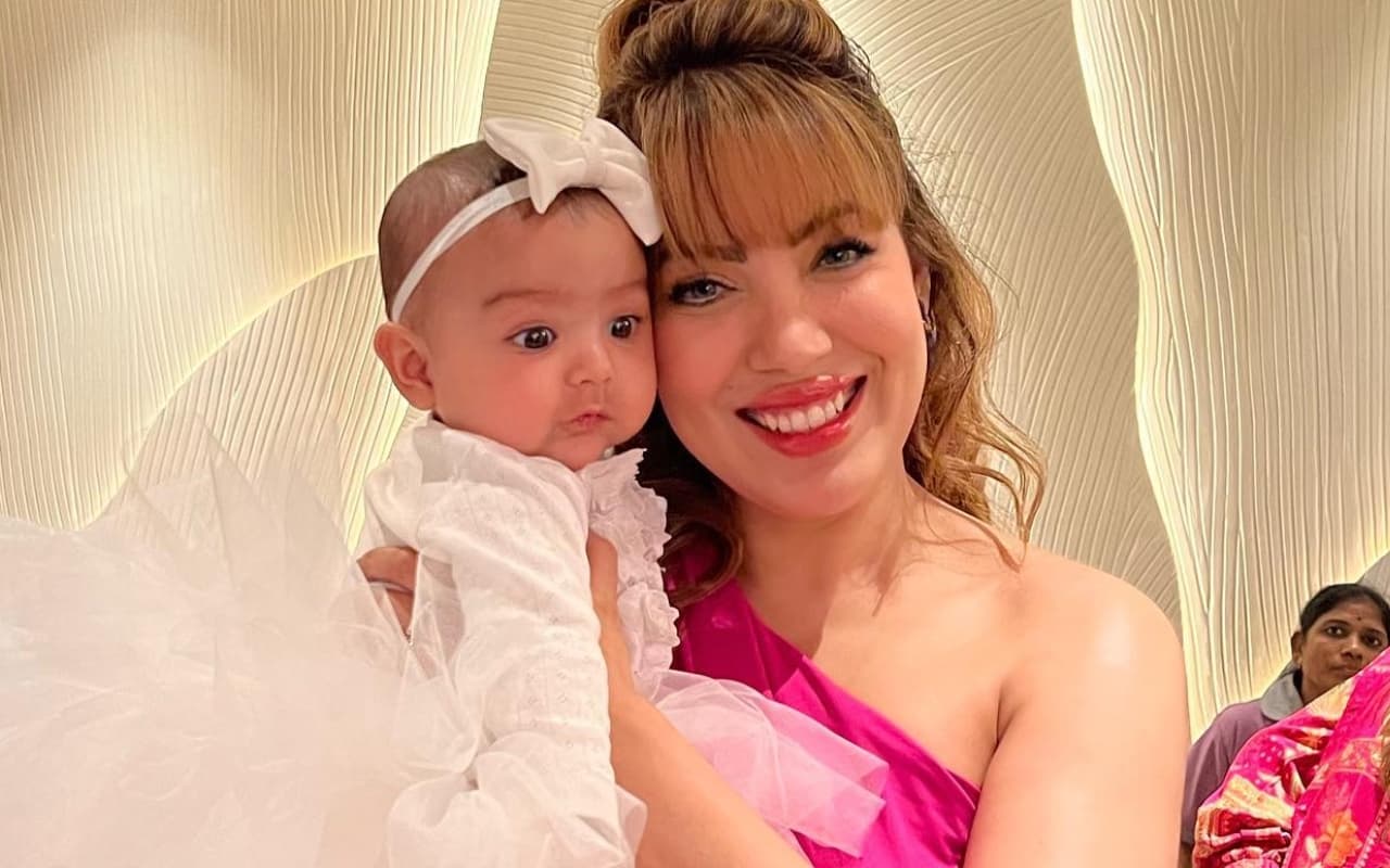 Taarak Mehta Ka Ooltah Chashmah : 'बबीता जी' ने स्‍टाइलिश ड्रेस में शेयर की ये बोल्‍ड तसवीर, फैंस बोले - टप्‍पू क्‍यों अभी तक...