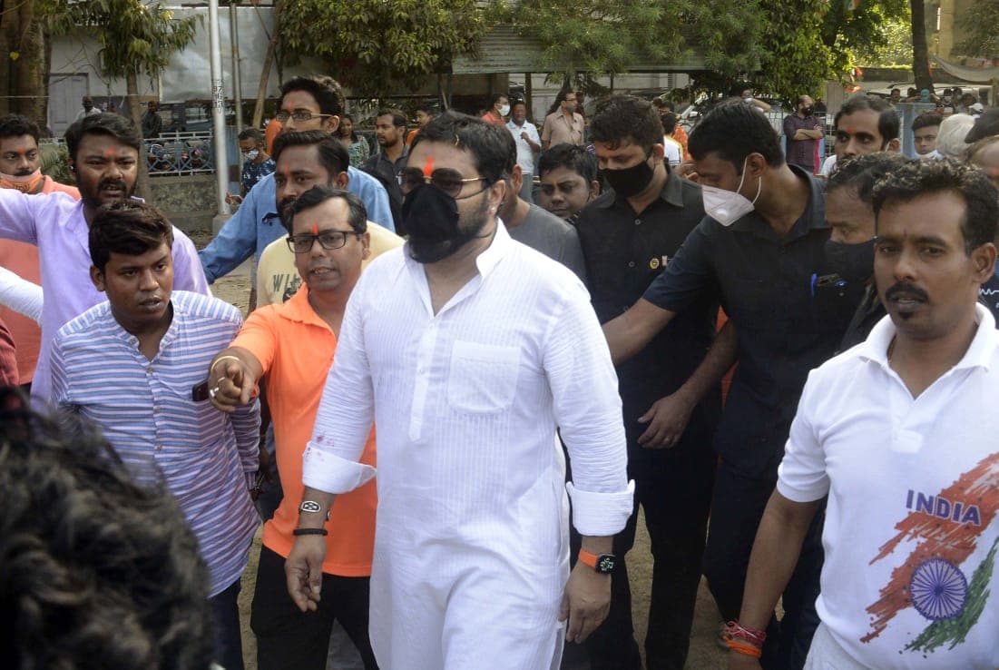 बंगाल चुनाव 2021 : टाॅलीगंज पहुंचे BJP कैंडिडेट बाबुल सुप्रियो, टीएमसी पर बोला हमला, कहा - 'दो भाईयों' का है क्षेत्र पर पूरा कंट्रोल