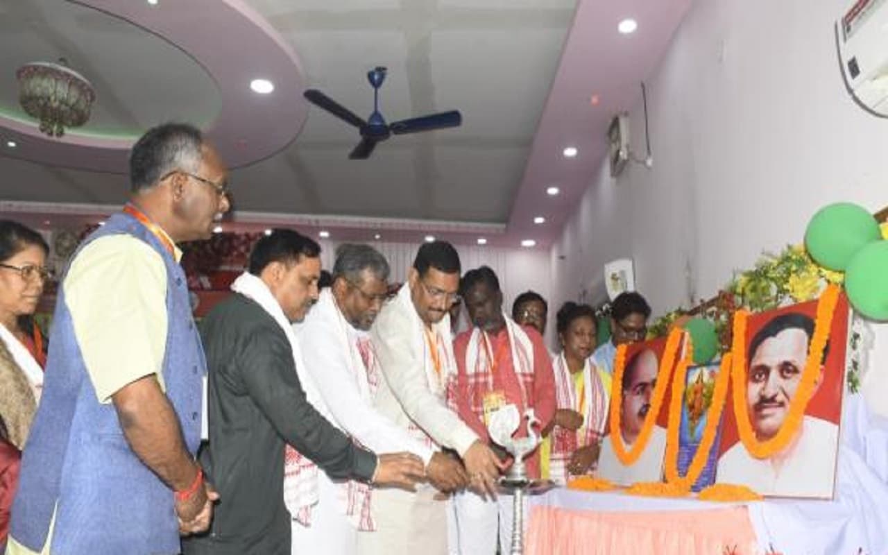 BJP नेता बाबूलाल मरांडी ने आदिवासी बेटियों पर जुल्म व 1932 खतियान पर Hemant Soren सरकार पर साधा निशाना