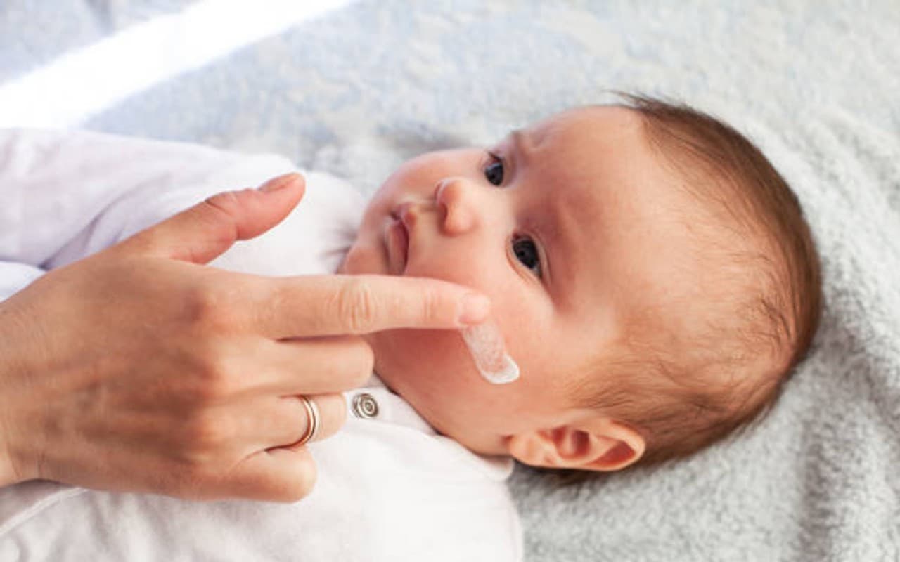 झारखंड में बच्चे को गोद लेने के लिए सिविल सर्जन से लेनी होगी मंजूरी, जानें क्या है नियम