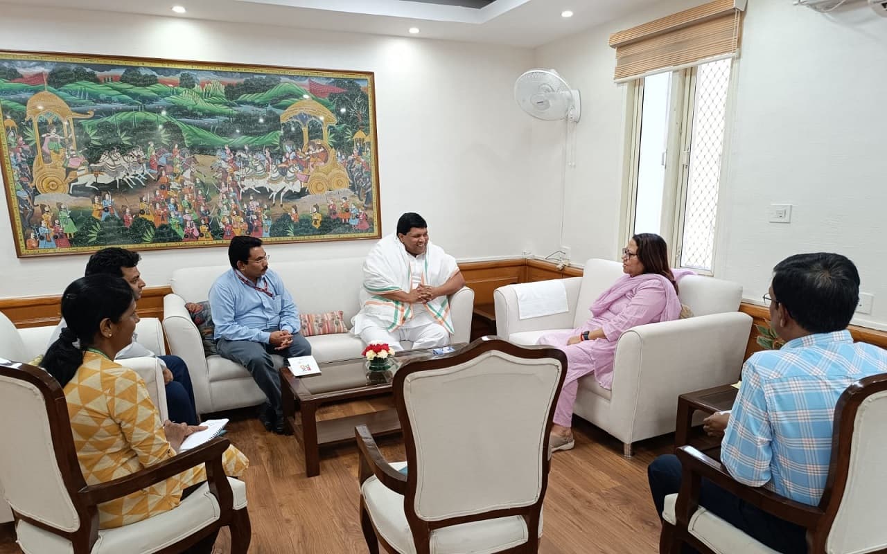 नयी दिल्ली: कृषि मंत्री बादल पत्रलेख ने मोबाइल वेटनरी एंबुलेंस व बेकन फैक्ट्री को लेकर की ये मांग नयी दिल्ली: कृषि मंत्री बादल पत्रलेख ने मोबाइल वेटनरी एंबुलेंस व बेकन फैक्ट्री को लेकर की ये मांग