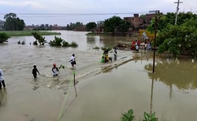 Flood 2021: सरकारी व्यवस्था शून्य, मोतिहारी के कई इलाकों में घुसा बाढ़ का पानी, भोजन-पानी पर भी आफत