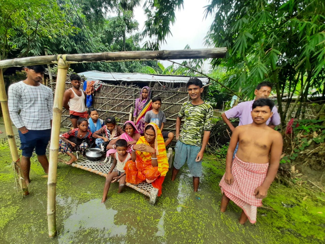 Flood In Bihar: कदाने और नूना नदी का कहर, मुजफ्फरपुर के इस गांव में 100 से अधिक घर डूबे, देखें तस्वीर