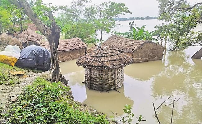Bihar Flood 2021: बिहार में गंडक नदी का रिंग बांध टूटा, दियारा इलाके में घुसा पानी, बाढ़ की चपेट में आये कई गांव