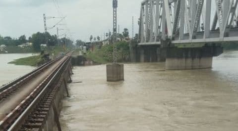 Indian Railway News: समस्तीपुर-दरभंगा ट्रैक पर अभी ट्रेन चलने के आसार कम, कल भी रद्द रहेंगी 13 ट्रेनें