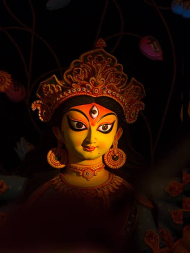 Navratri Kanya Pujan 2023: कन्या पूजा के बाद भेंट में दे ये उपहार, मिलेगा माता रानी का आशीर्वाद