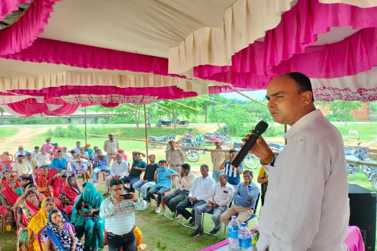 बगोदर में वृक्षारोपण कार्यक्रम का आयोजन, पेड़ो की संरक्षण को लेकर लोगों को किया जागरूक