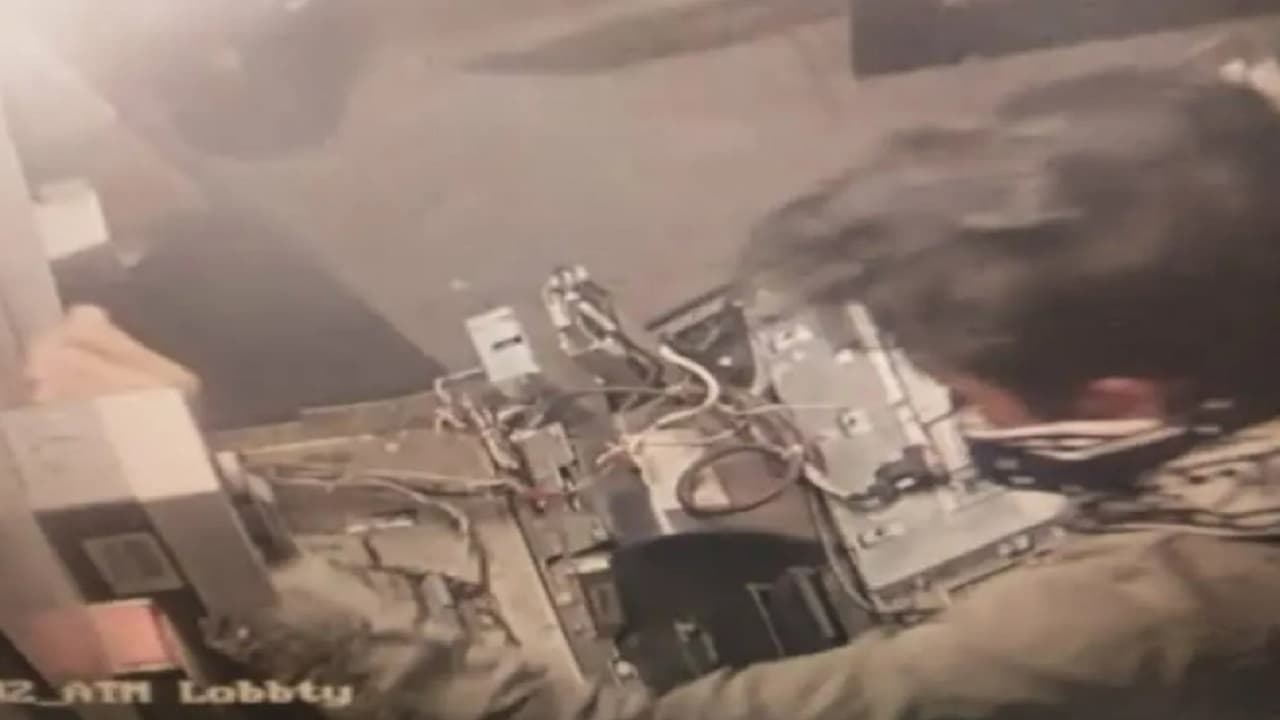 बगहा में दुस्साहसी चोरों ने SBI ATM को लूटने का किया प्रयास, असफल रहे तो किया ये काम