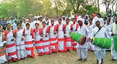 झारखंड: संताल परगना इलाके में बाहा पर्व शुरू, सादे पानी से होली खेलने का है रिवाज, जानें क्या है मान्यता