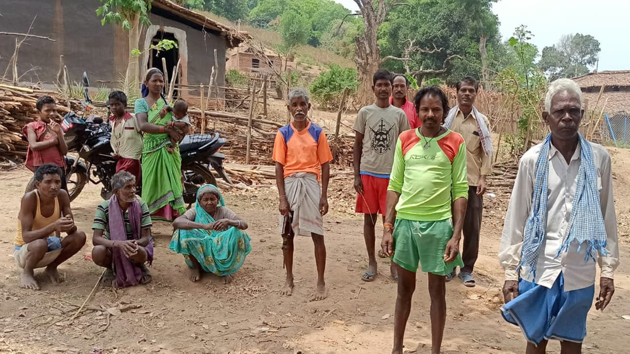 गुमला के नक्सल प्रभावित गांवों में आज भी चलता है पंचायत का फरमान, एक दिन पहले तय होगा वोटिंग का फैसला