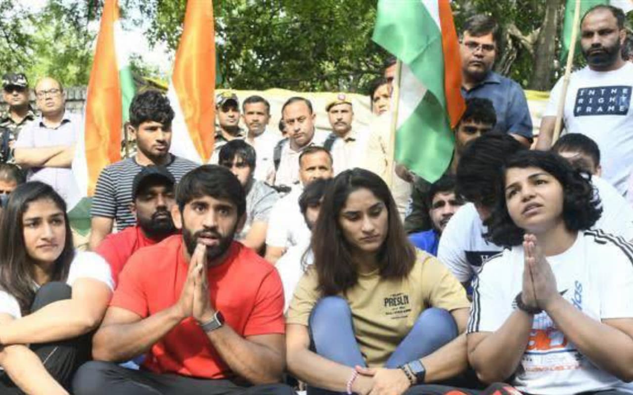 Wrestlers Protest: प्रदर्शनकारी पहलवानों की बिजली, पानी कट! बजरंग पुनिया ने दिल्ली पुलिस पर लगाए गंभीर आरोप
