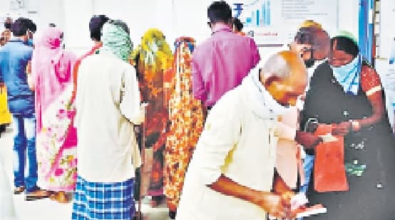 कोरोना के बढ़ते मामले से बैंकर्स चिंतित, मदद की गुहार