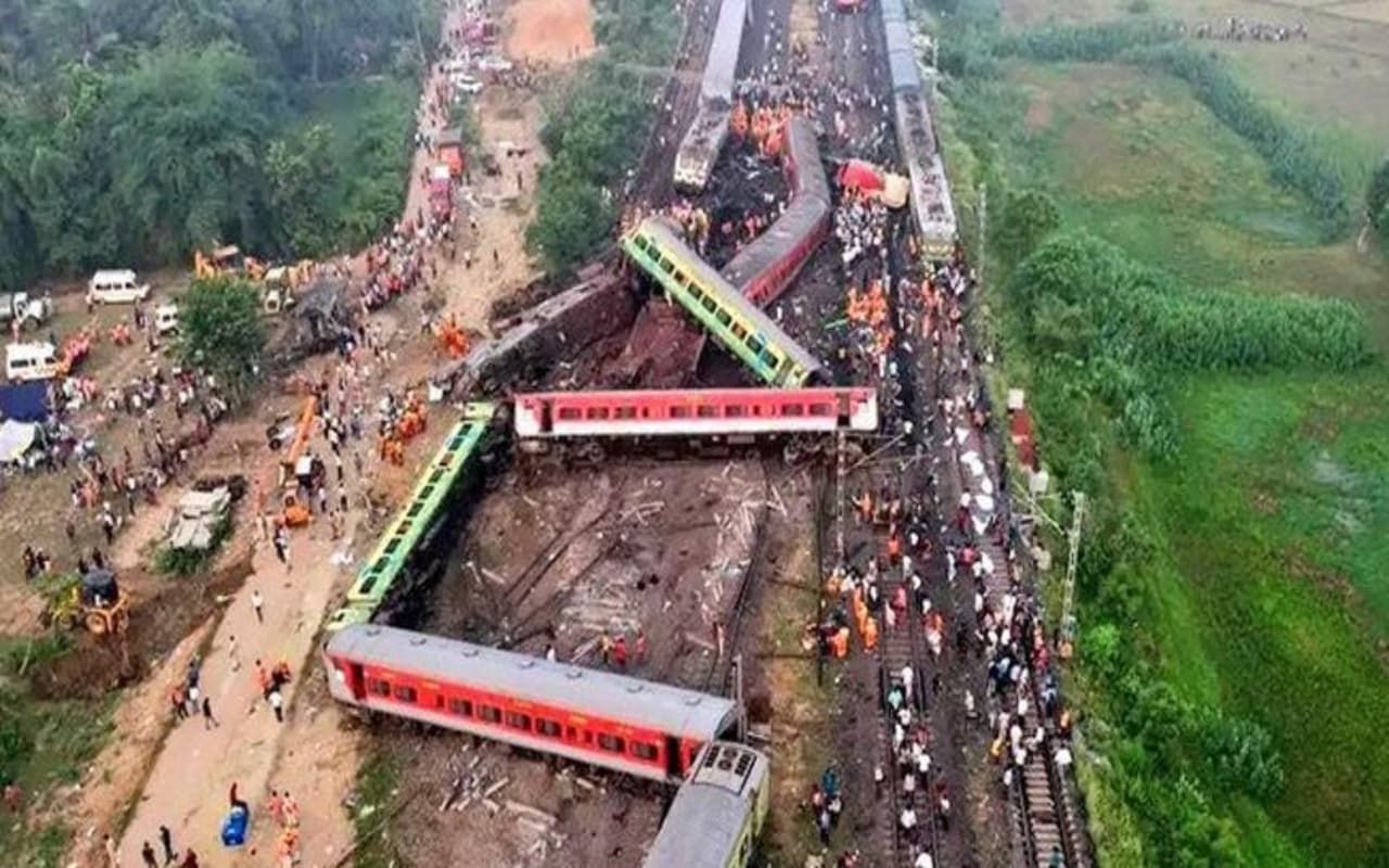 बालासोर ट्रेन हादसे से जुड़े तीन लोग सीबीआई की हिरासत में, अज्ञात स्थान पर हो रही पूछताछ