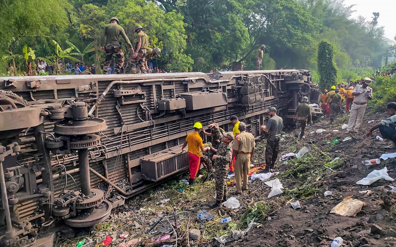 बालासोर रेल हादसे के बाद घायलों से भरे अस्पताल, देखें दर्दनाक तस्वीरें