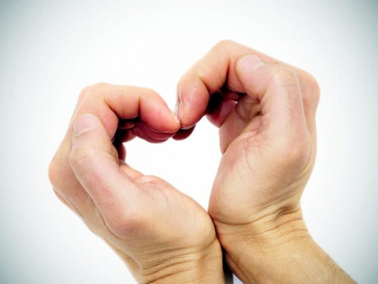 नेल रबिंग के फायदे तो बहुत सुने होंगे लेकिन क्या आप इससे होने वाले नुकसान के बारे में जानते हैं, यहां पढ़ें